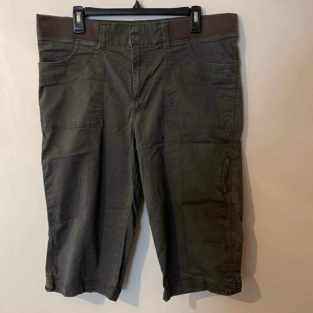 Army green Lee women’s capris